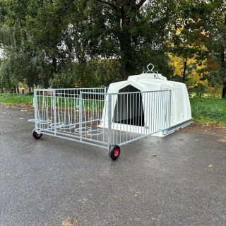 🐮 Nové ustájení pro nejmenší i párově odchovávaná telata! Na jedné z českých farem právě pracujeme na instalaci boudiček...